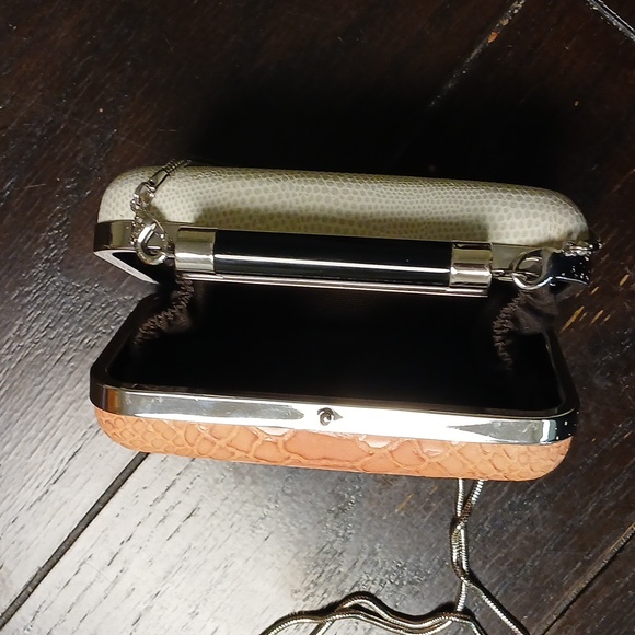 DVF Tonda Python hard shell clasp clutch w/Chain strap pink/silver - Picture 5 of 5